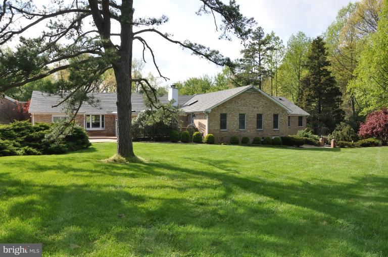 11107 Glen Road Potomac, MD 20854 - Photo 4 of 30 Exterior (Rear)