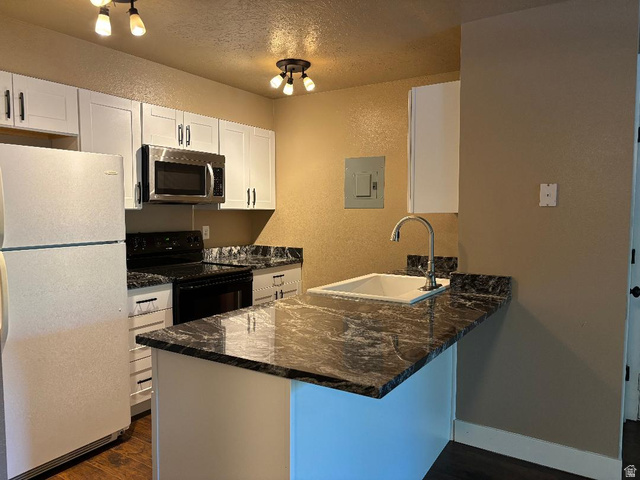 1212 East Waterside Cove, Unit 10 Midvale, UT 84047 - Photo 12 of 31 BEAUTIFUL UPDATED KITCHEN!