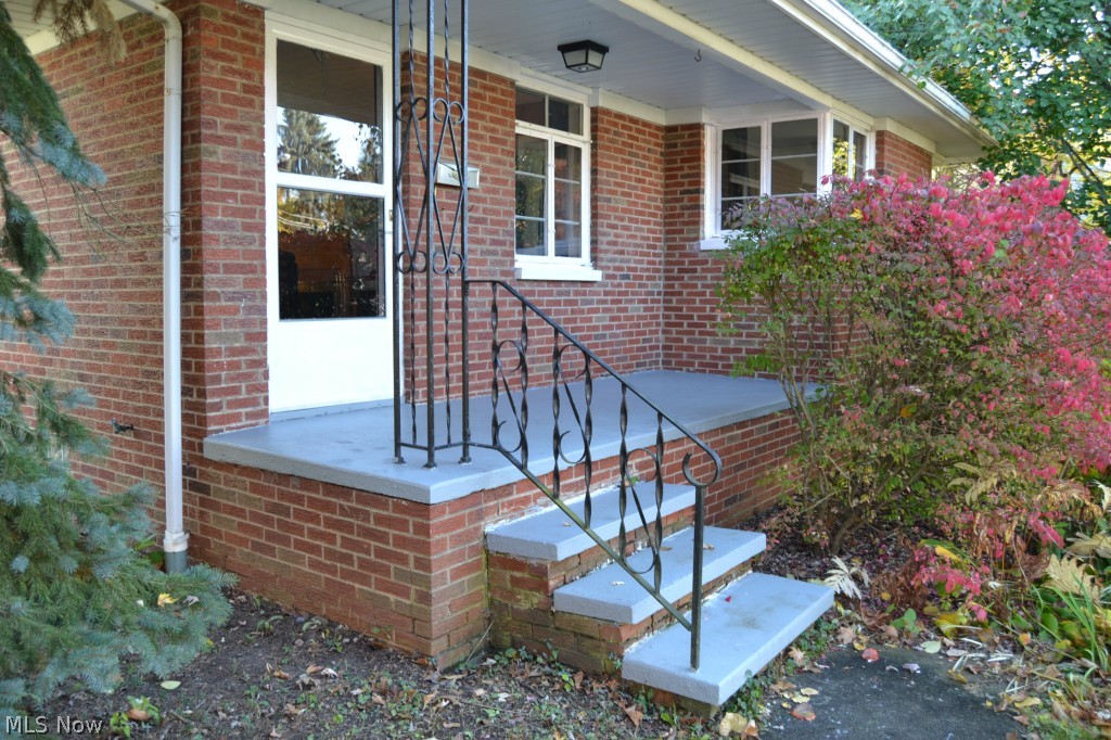 1160 Garman Road Akron, OH 44313 - Photo 3 of 25 FRONT STOOP