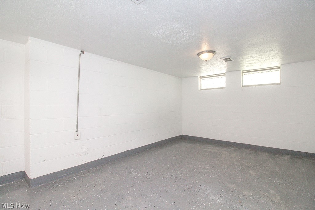 3954 Grosvenor Road Cleveland, OH 44118 - Photo 27 of 35