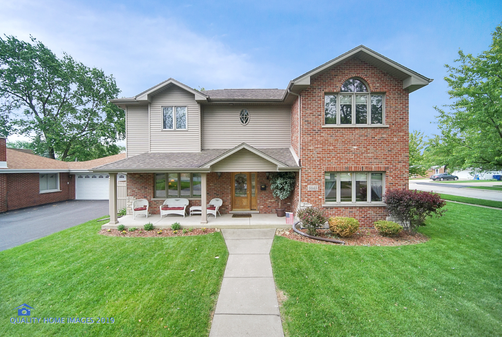 5843 108th Place Chicago Ridge, IL 60415 - Photo 1 of 27