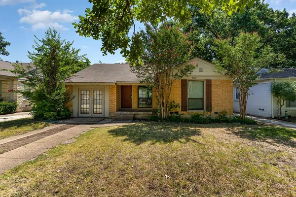 $2,600 | 7802 Morton Street, Dallas, TX 75209