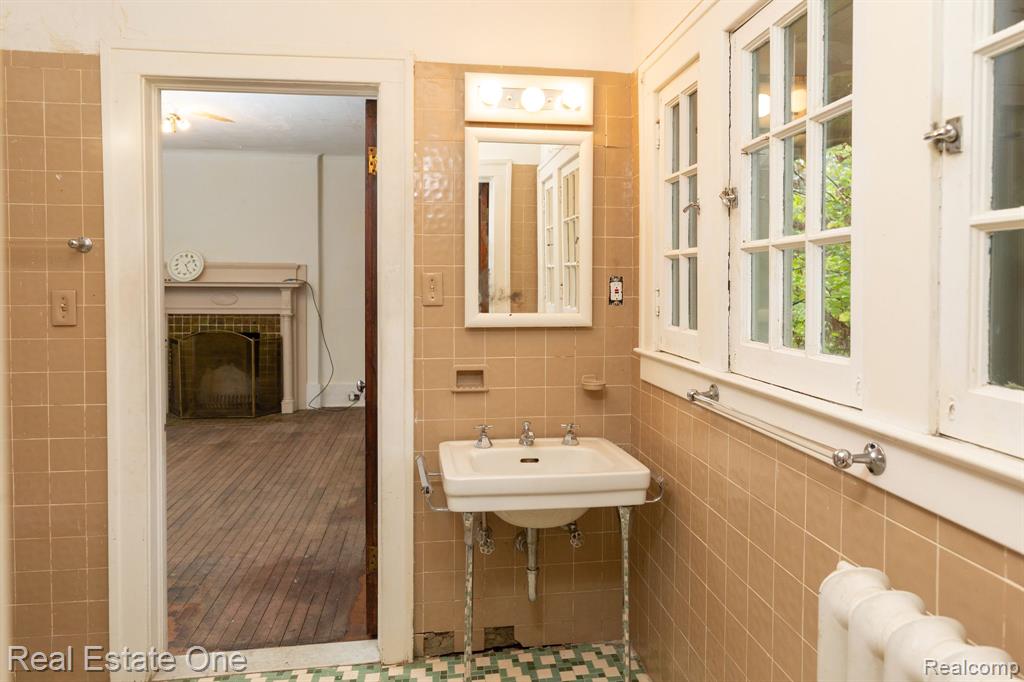 2136 Seminole Street Detroit, MI 48214 - Photo 23 of 37 Gallery Image 23