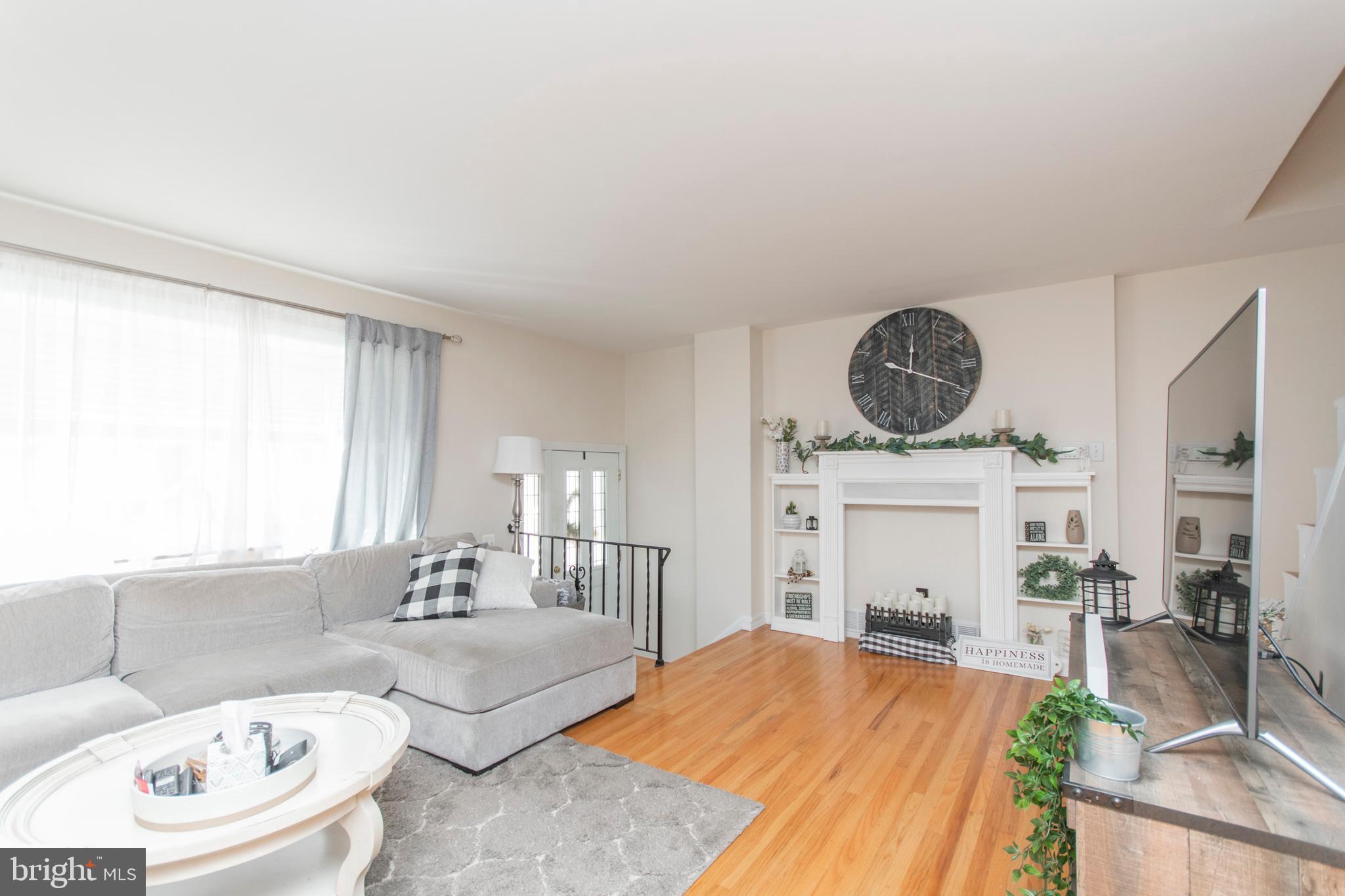 12585 Chilton Road Philadelphia, PA 19154 - Photo 2 of 33