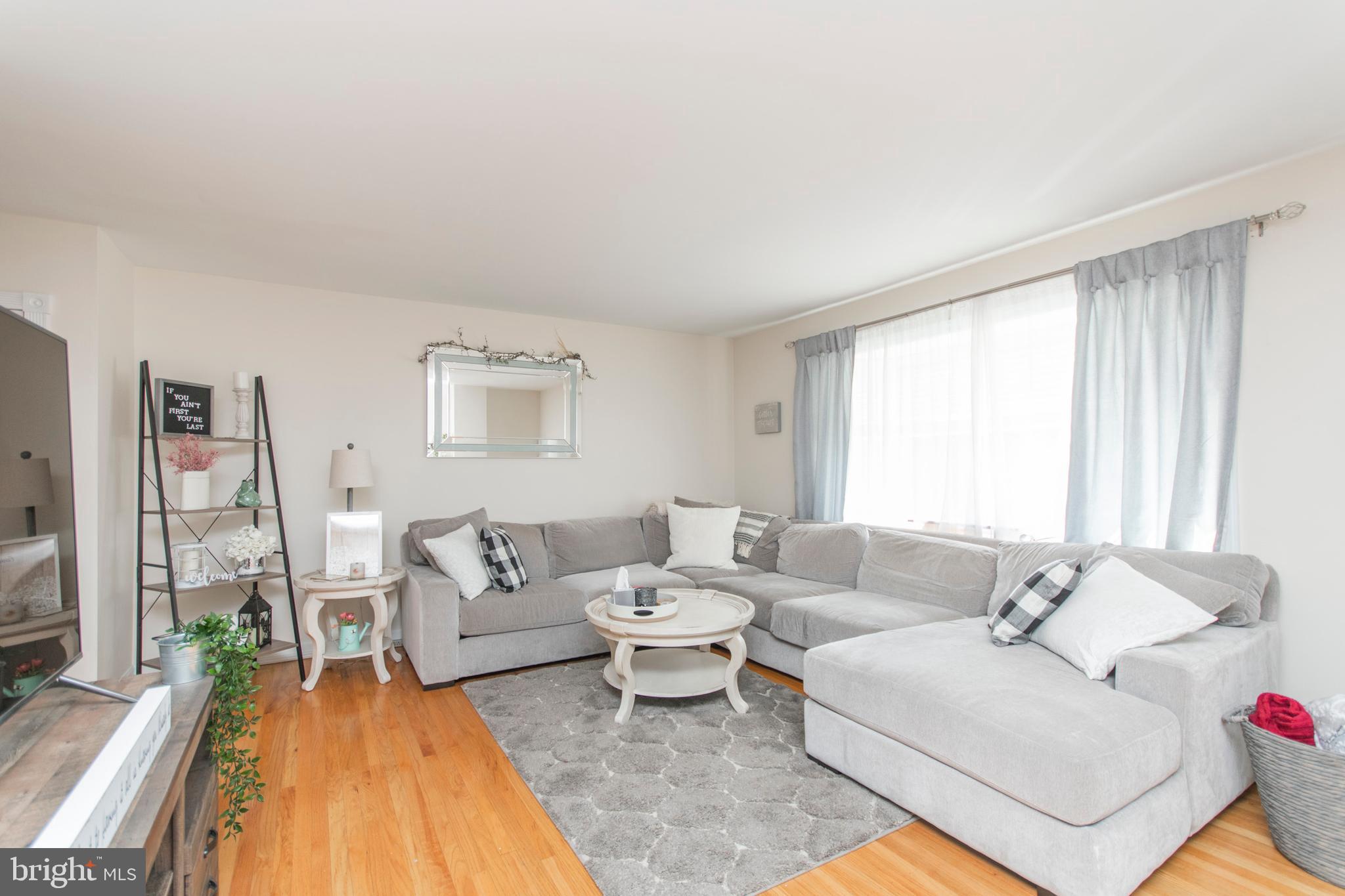 12585 Chilton Road Philadelphia, PA 19154 - Photo 3 of 33