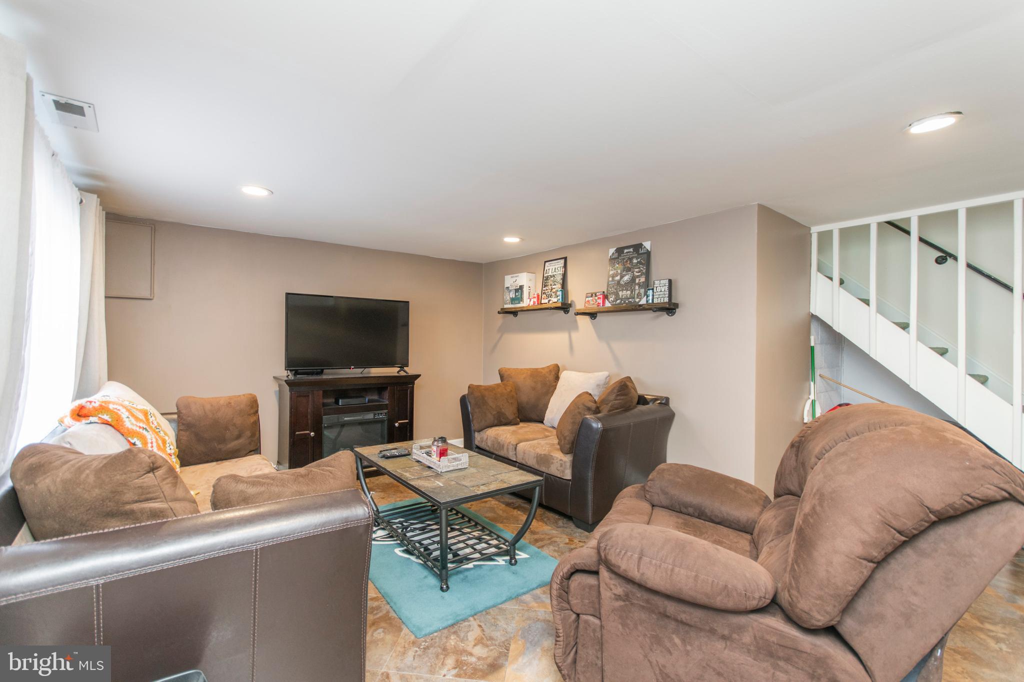 12585 Chilton Road Philadelphia, PA 19154 - Photo 23 of 33