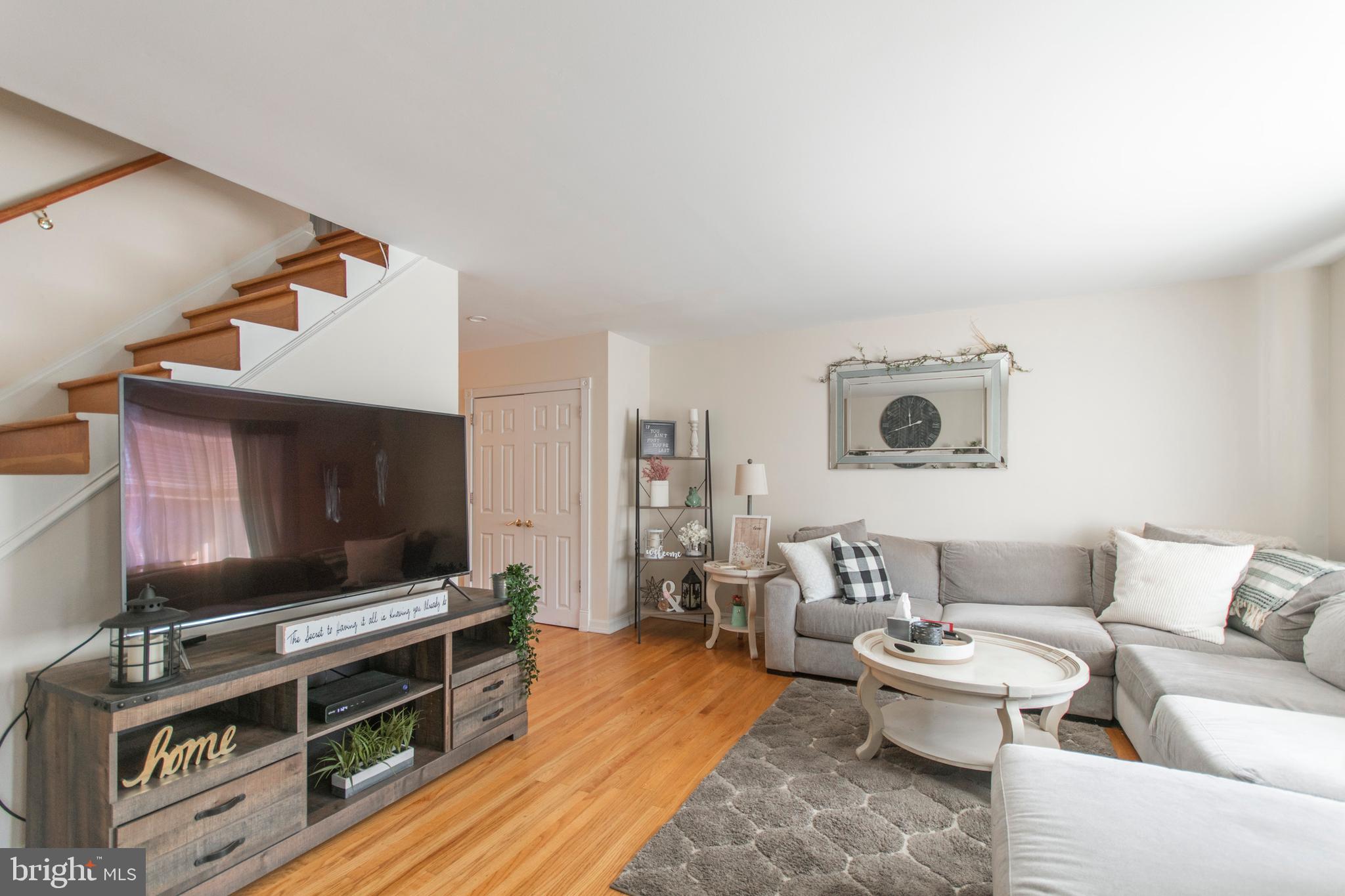 12585 Chilton Road Philadelphia, PA 19154 - Photo 4 of 33