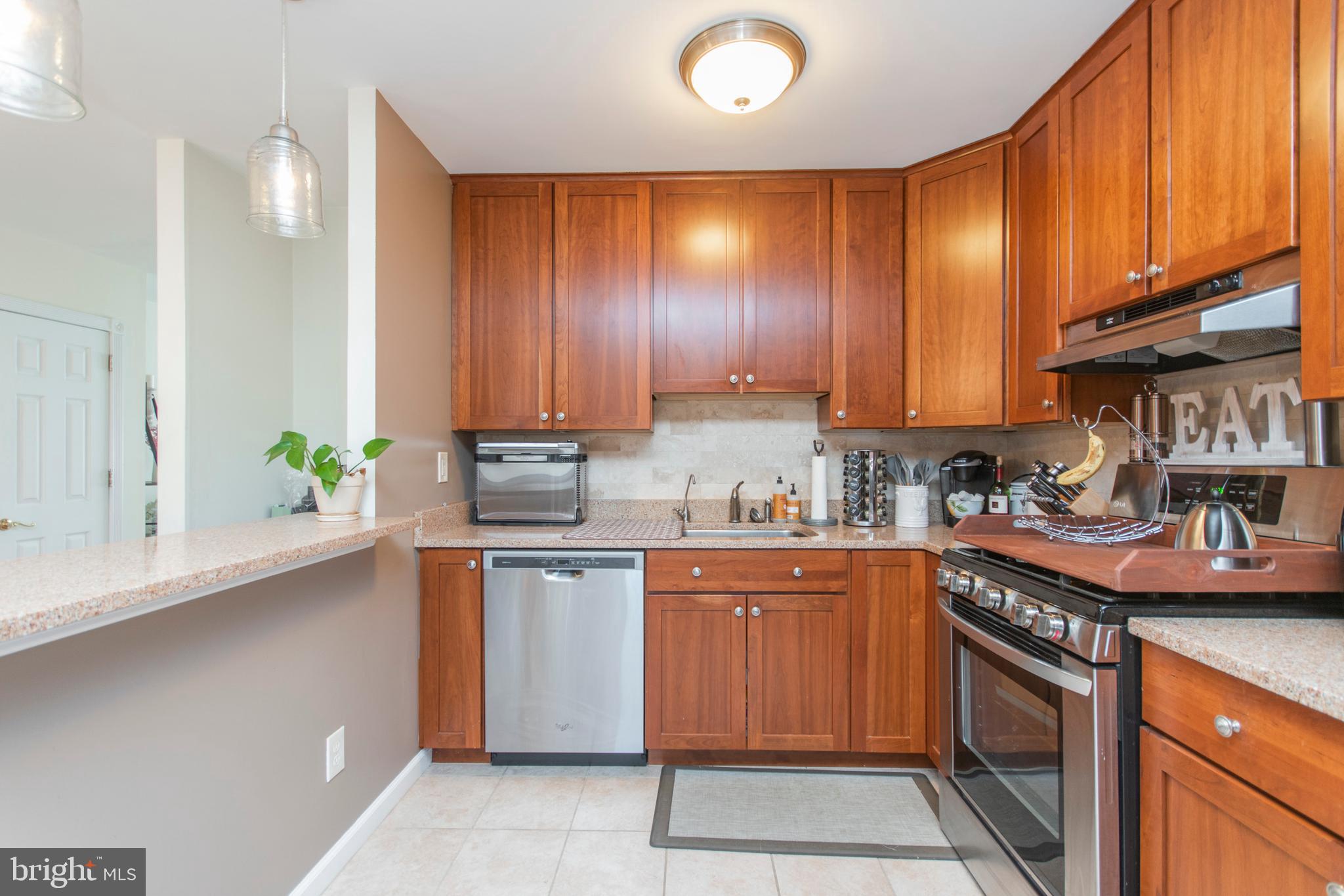 12585 Chilton Road Philadelphia, PA 19154 - Photo 9 of 33
