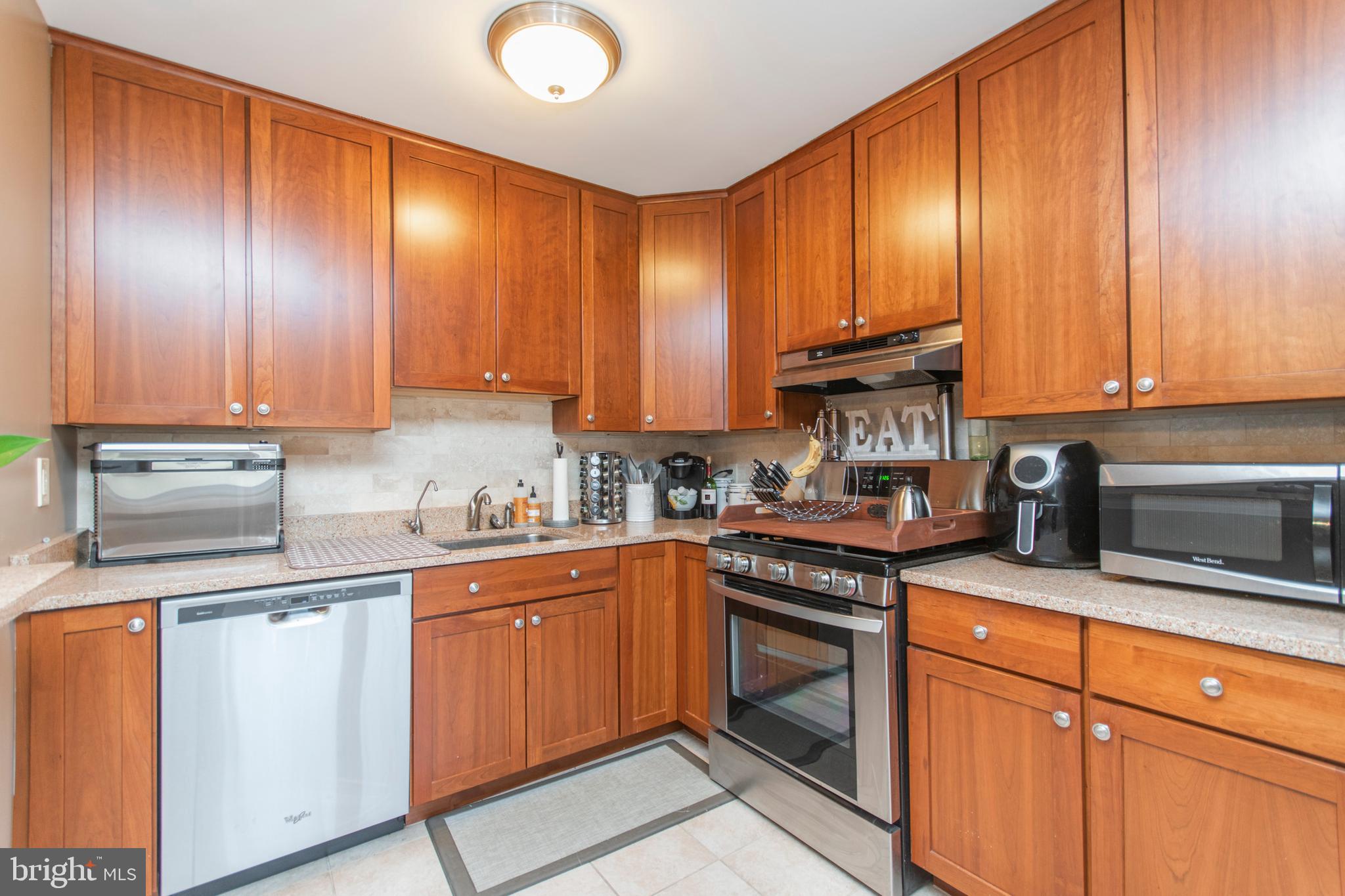 12585 Chilton Road Philadelphia, PA 19154 - Photo 10 of 33