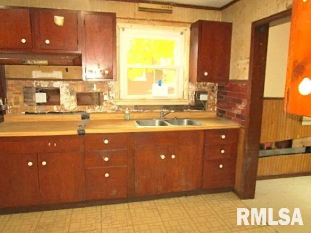 $69,900 | 419 East Walnut Street, Washburn, IL 61570