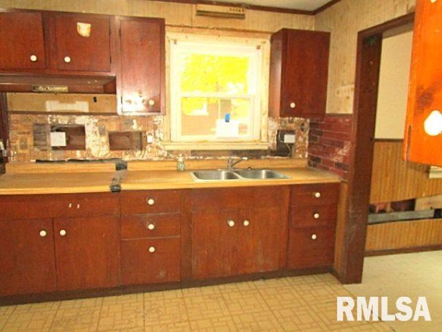 419 East Walnut Street Washburn, IL 61570 - Photo 11 of 17