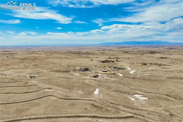 a view of a room with an empty space