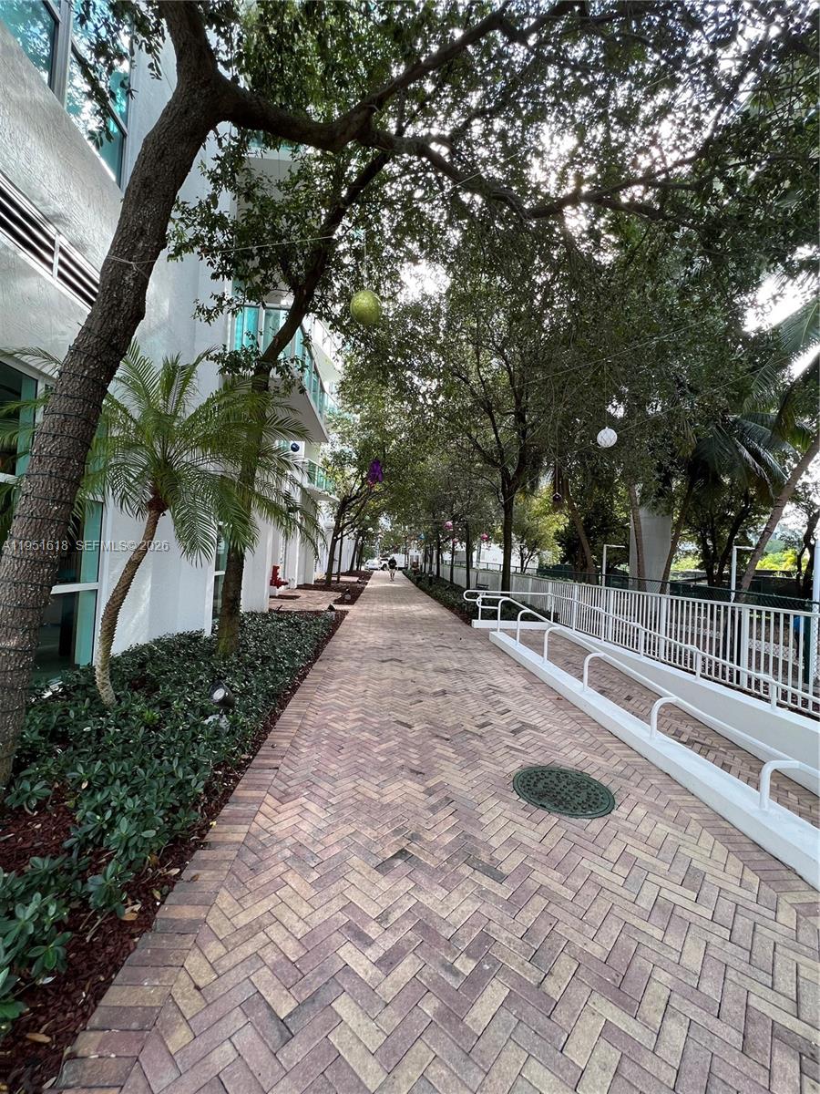 31 Southeast 5th Street, Unit 1409 Miami, FL 33131 - Photo 15 of 16 a view of park with trees