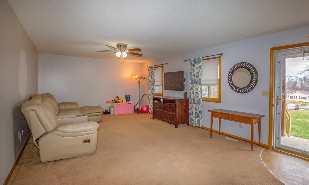 371 Rondeau Street Palmer, MA 01069 - Photo 13 of 33 Gallery Image 13