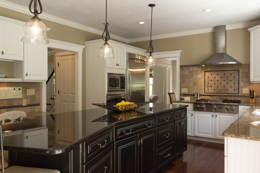 351 Spring Street Shrewsbury, MA 01545 - Photo 3 of 30 Gallery Image 3