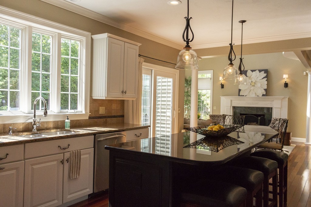 351 Spring Street Shrewsbury, MA 01545 - Photo 4 of 30 Gallery Image 4