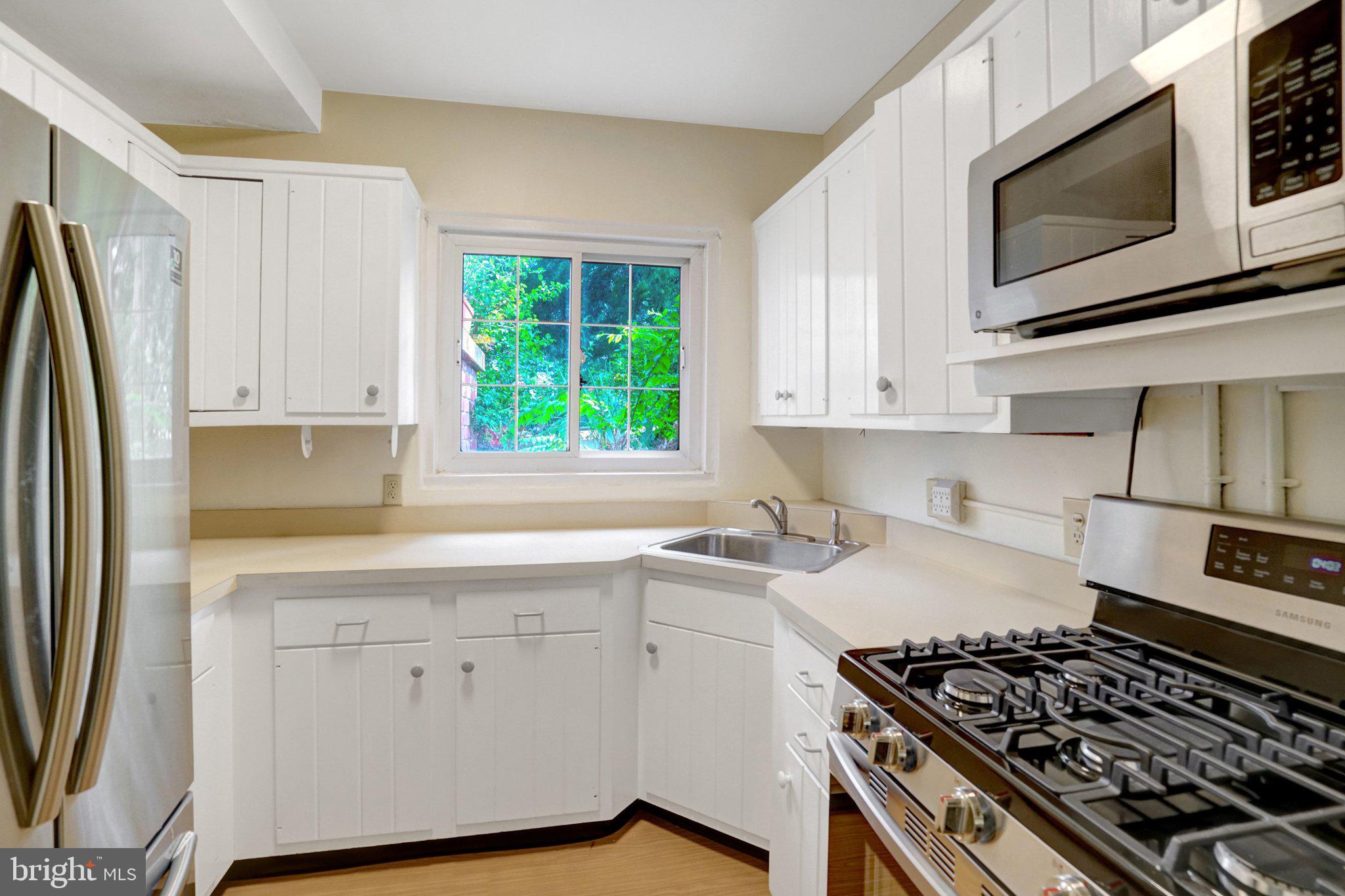 1755 Preston Road Alexandria, VA 22302 - Photo 15 of 41 Kitchen; new appliances