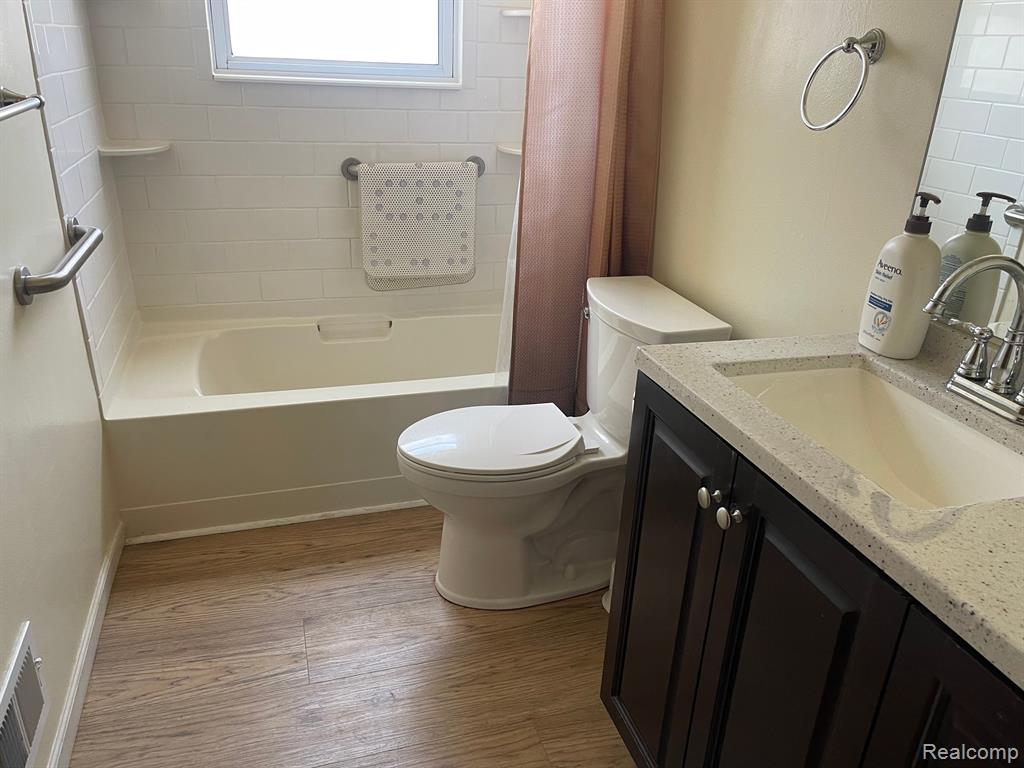 13440 Manchester Road Southgate, MI 48195 - Photo 8 of 29