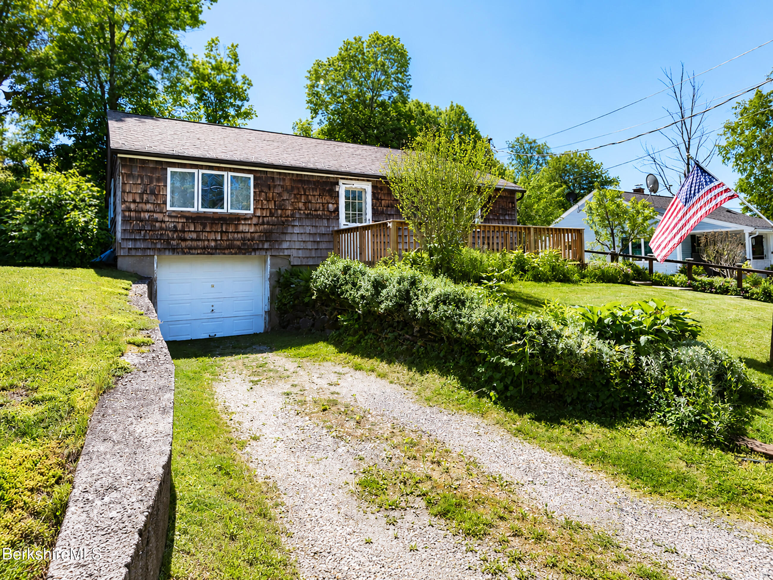 116 Brombach Street Pittsfield, MA 01201 - Photo 4 of 22 image-33
