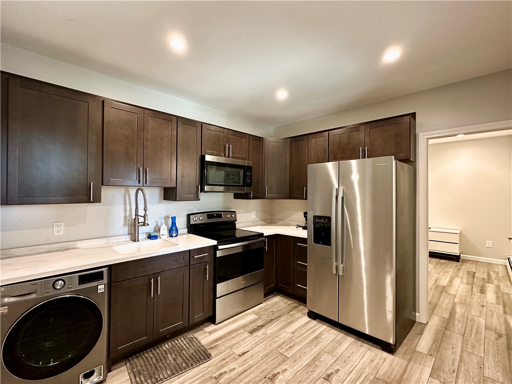 29 Ann Street, Unit 3 Newport, RI 02840 - Photo 3 of 11