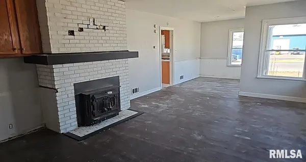 $28,900 | 200 West Delaware Street, Fairfield, IL 62837