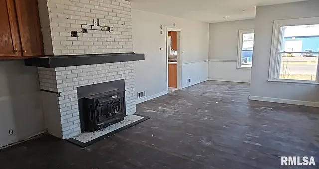 $36,900 | 200 West Delaware Street, Fairfield, IL 62837