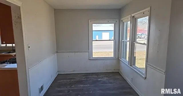 $36,900 | 200 West Delaware Street, Fairfield, IL 62837