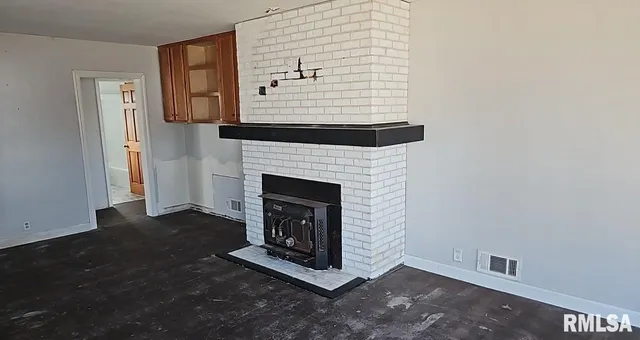 $36,900 | 200 West Delaware Street, Fairfield, IL 62837