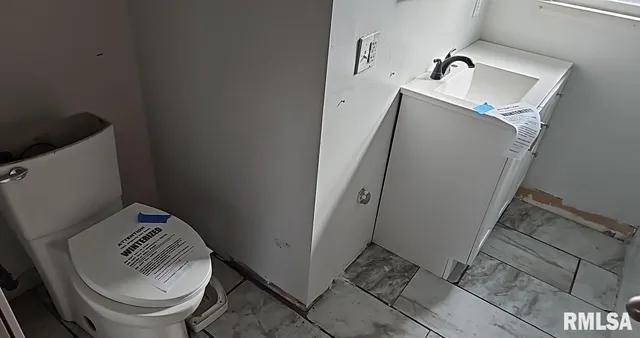 $36,900 | 200 West Delaware Street, Fairfield, IL 62837