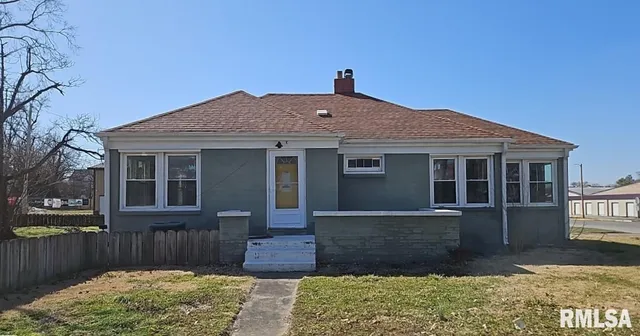$36,900 | 200 West Delaware Street, Fairfield, IL 62837