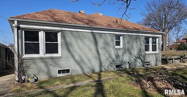 $36,900 | 200 West Delaware Street, Fairfield, IL 62837