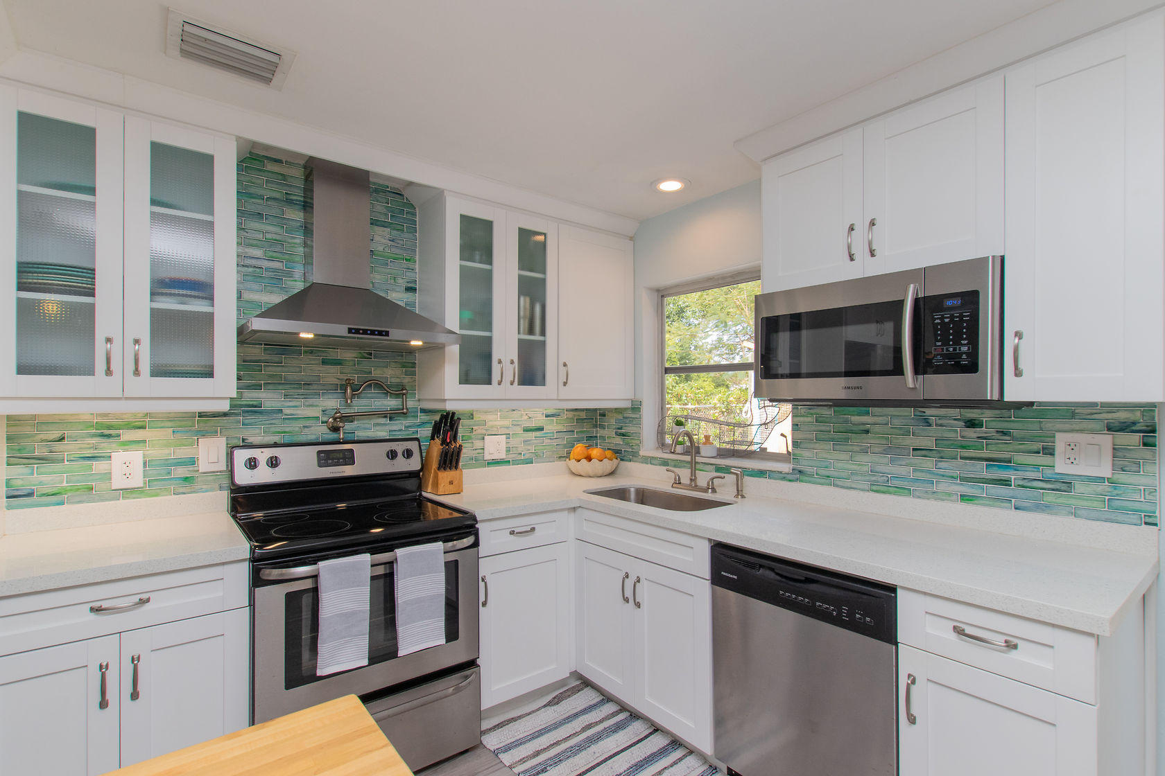 527 Plante Street Key Largo, FL 33037 - Photo 11 of 39 Kitchen View 4