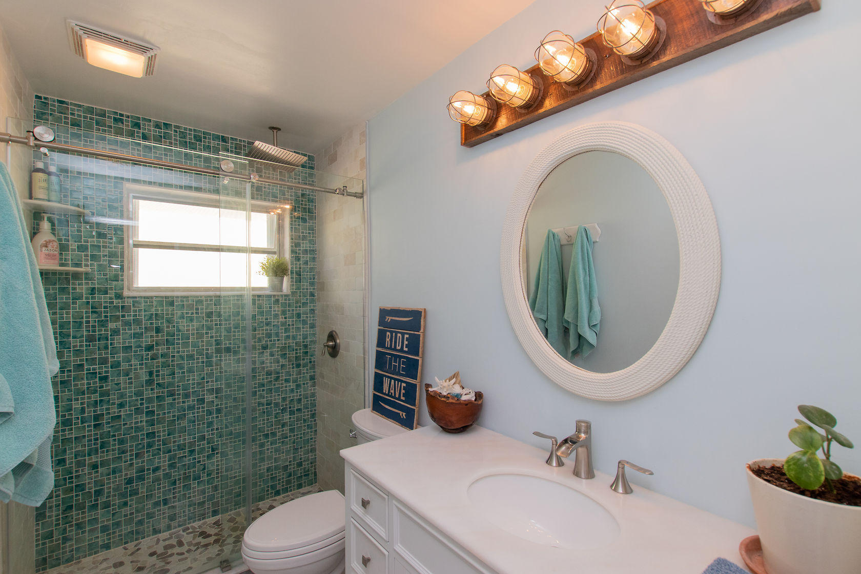 527 Plante Street Key Largo, FL 33037 - Photo 17 of 39 Bathroom