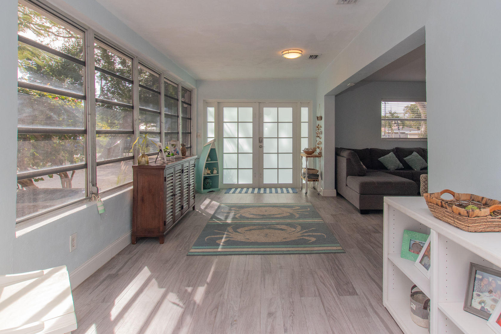 527 Plante Street Key Largo, FL 33037 - Photo 3 of 39 Large Welcoming Foyer