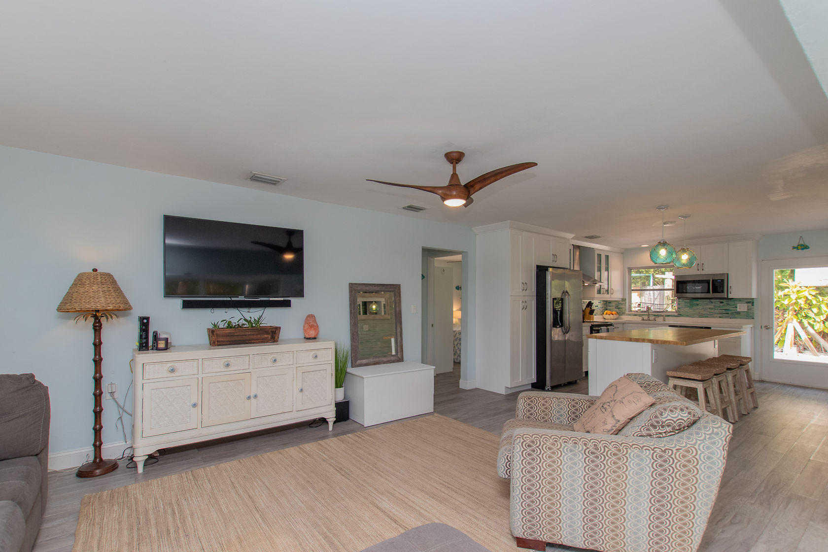 527 Plante Street Key Largo, FL 33037 - Photo 5 of 39 Open Concept Living Area