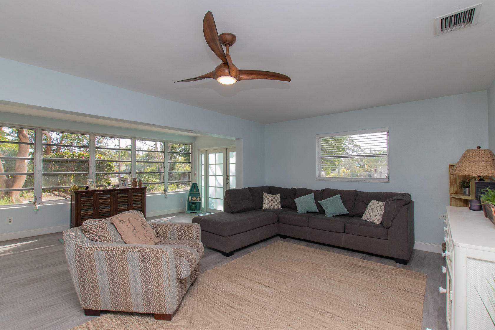 527 Plante Street Key Largo, FL 33037 - Photo 6 of 39 Living Room View 2