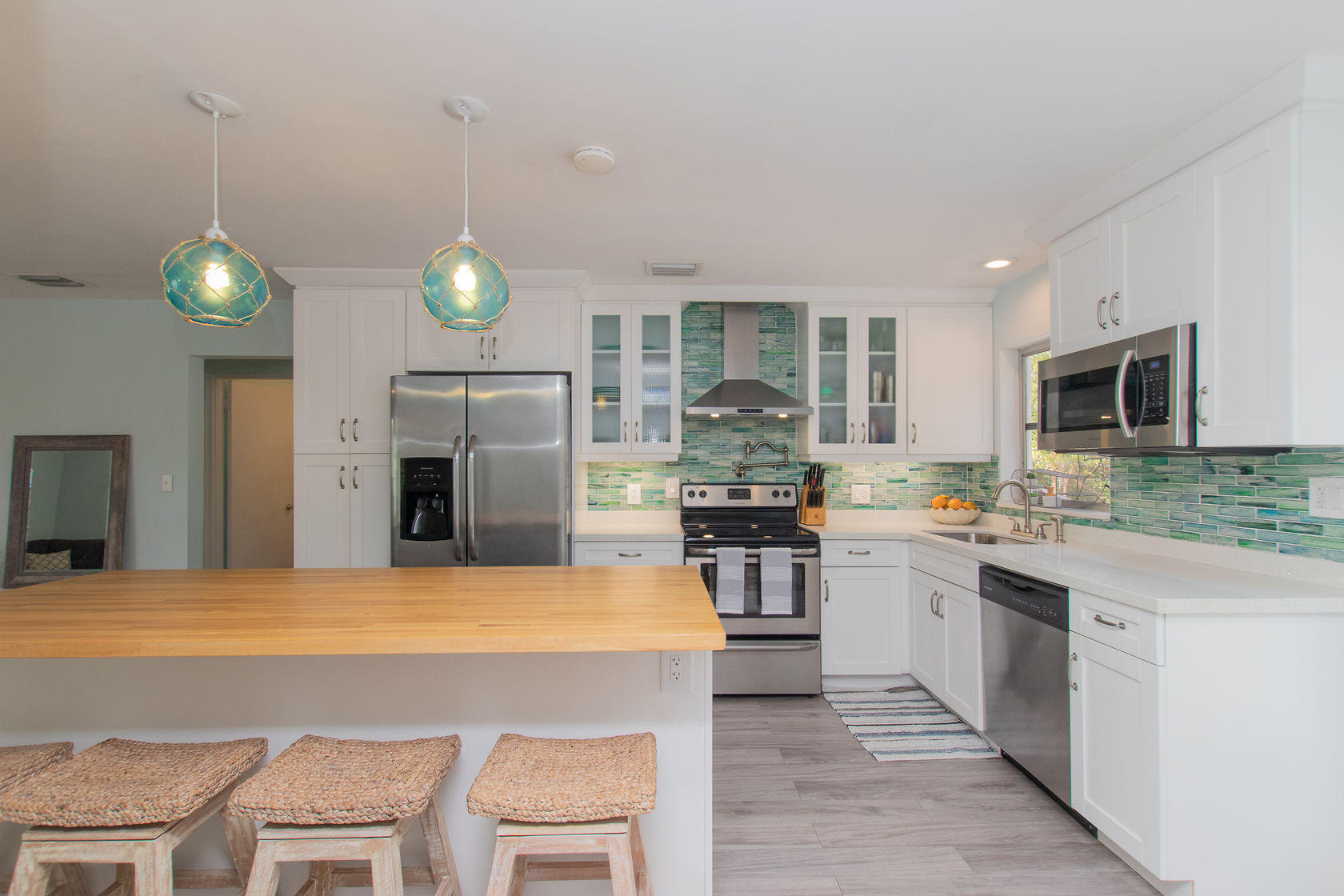 527 Plante Street Key Largo, FL 33037 - Photo 9 of 39 Kitchen View 2