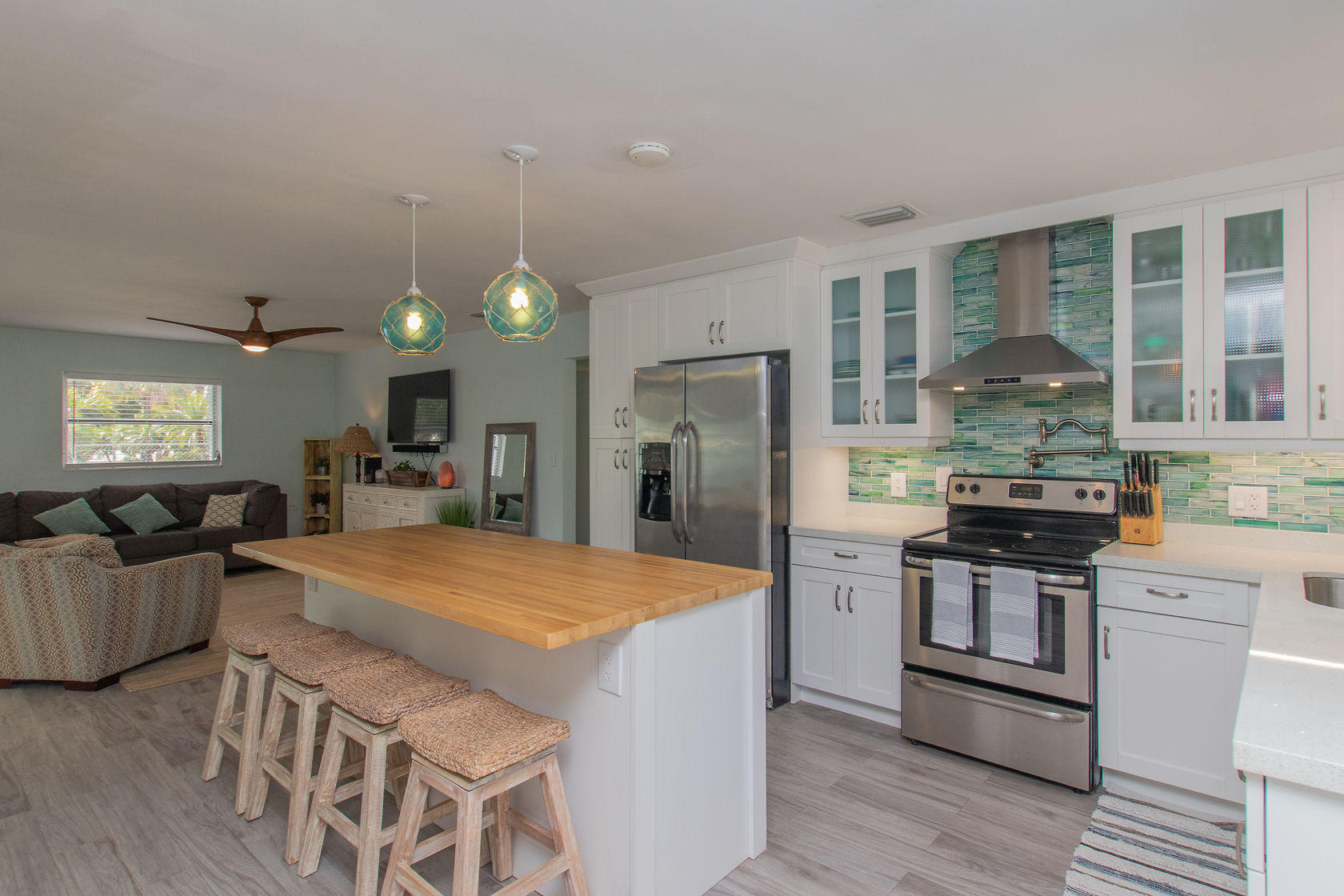 527 Plante Street Key Largo, FL 33037 - Photo 10 of 39 Kitchen View 3