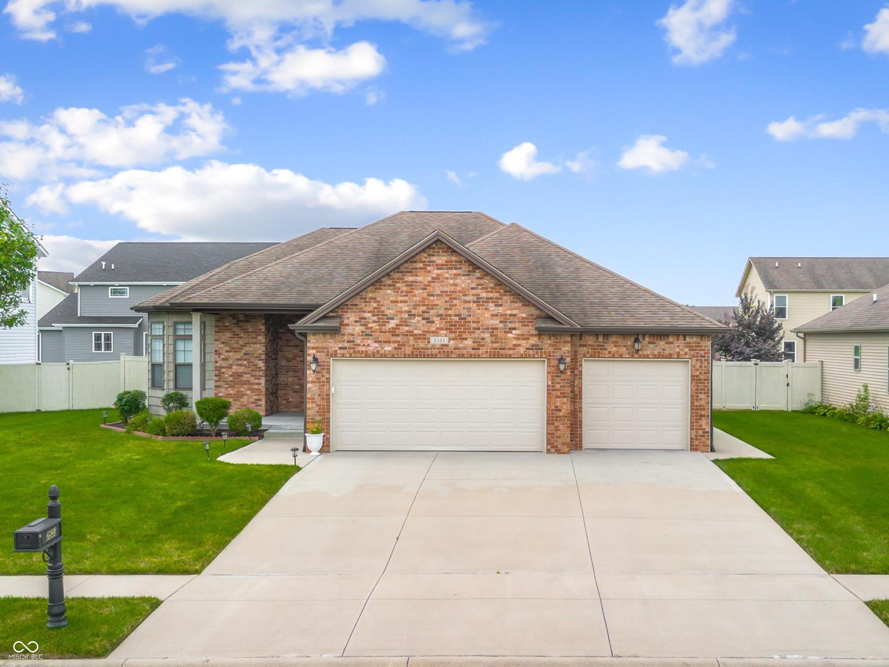 2533 Violet Way Columbus, IN 47201 - Photo 1 of 53 Gallery Image 1