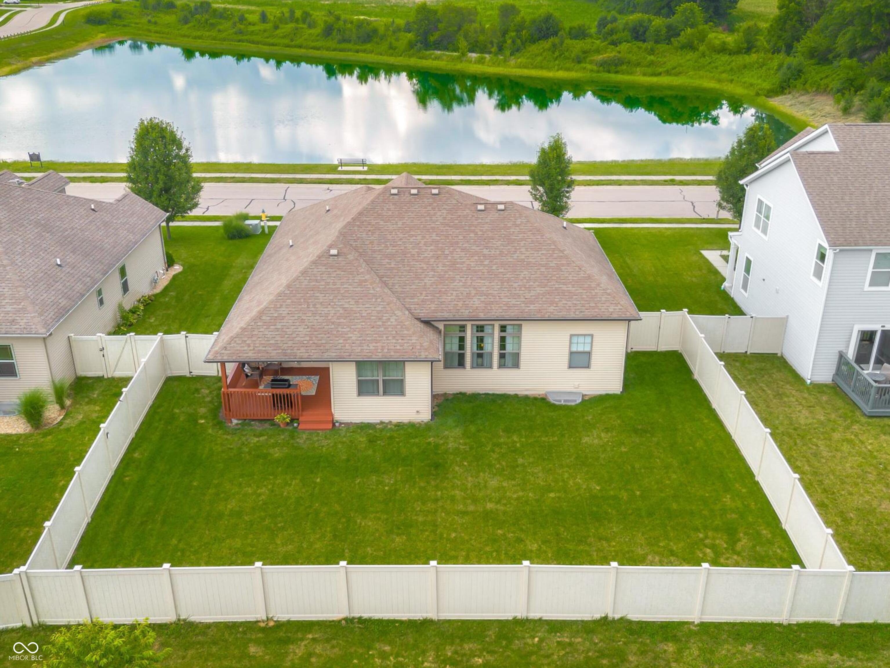2533 Violet Way Columbus, IN 47201 - Photo 3 of 53 Gallery Image 3
