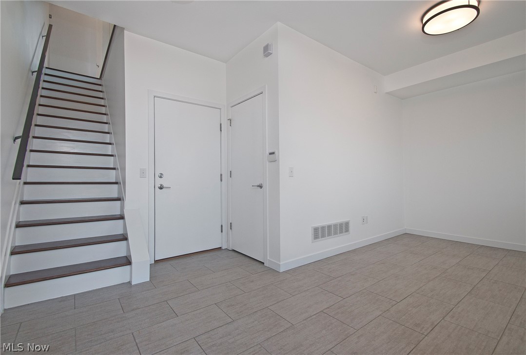 1872 Coltman Road Cleveland, OH 44106 - Photo 4 of 30