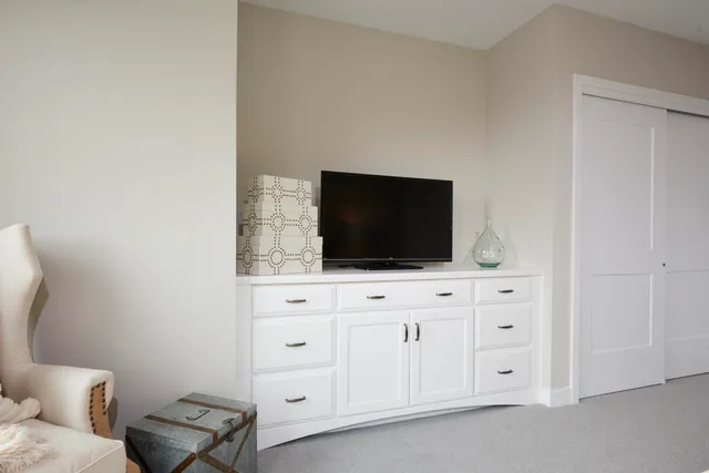 $2,850 | 92 Drs James Parker Boulevard, Unit 207, Red Bank, NJ 07701