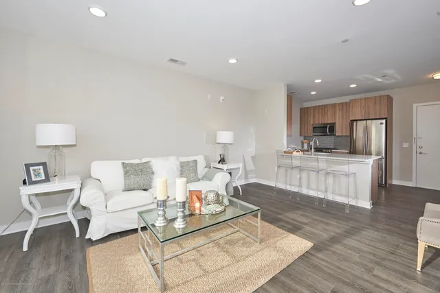 $2,850 | 92 Drs James Parker Boulevard, Unit 207, Red Bank, NJ 07701