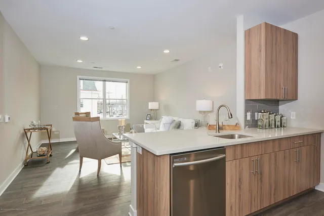 $2,850 | 92 Drs James Parker Boulevard, Unit 207, Red Bank, NJ 07701