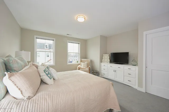 $2,850 | 92 Drs James Parker Boulevard, Unit 207, Red Bank, NJ 07701