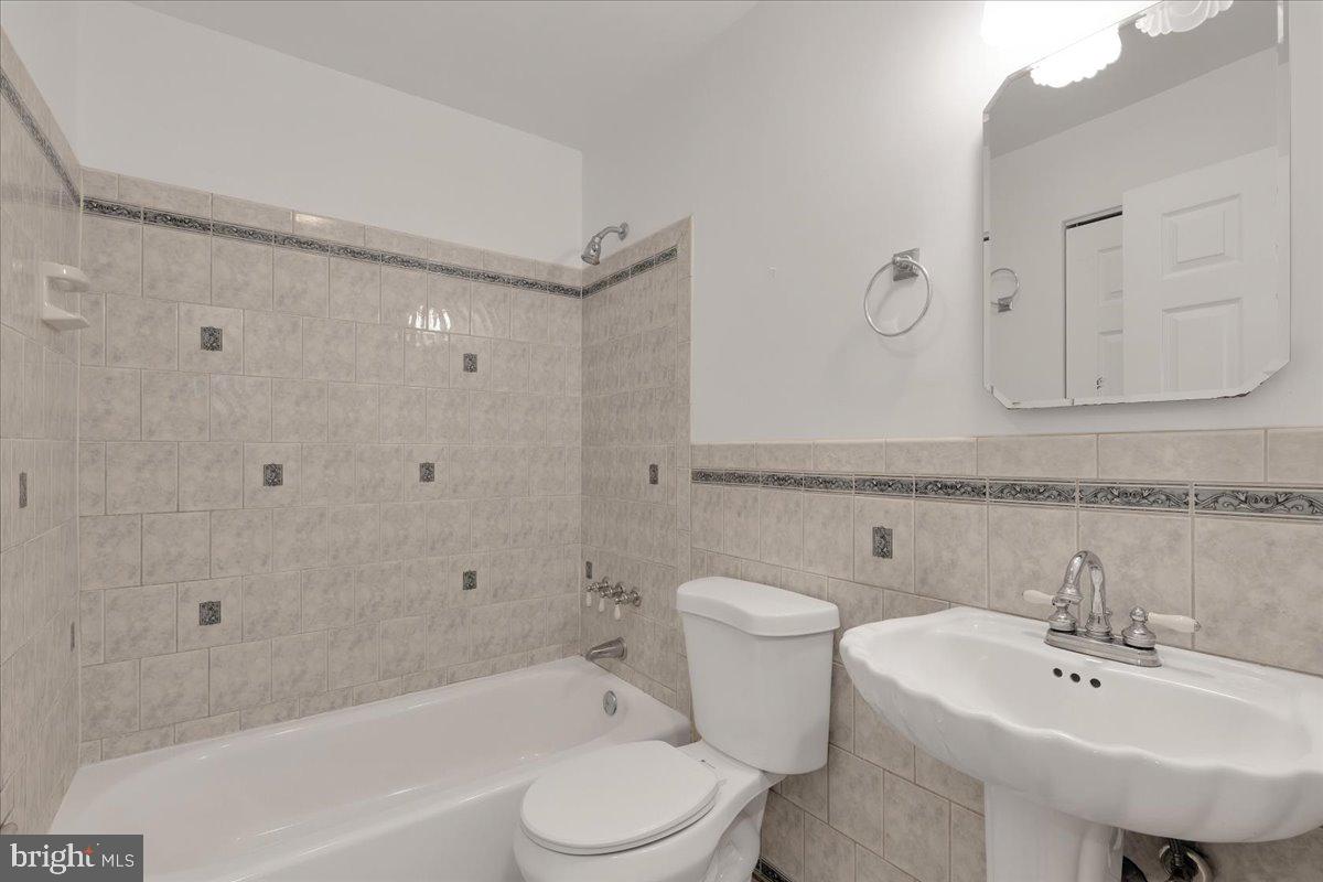 10922 Inwood Avenue Silver Spring, MD 20902 - Photo 21 of 41 Upper level hall bath