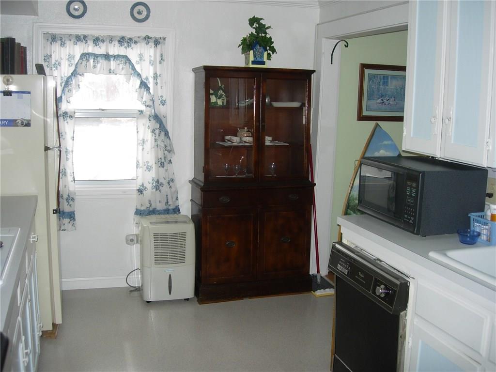 2610 Old Pittsburgh Road New Castle, PA 16101 - Photo 12 of 23 Main house kitchen