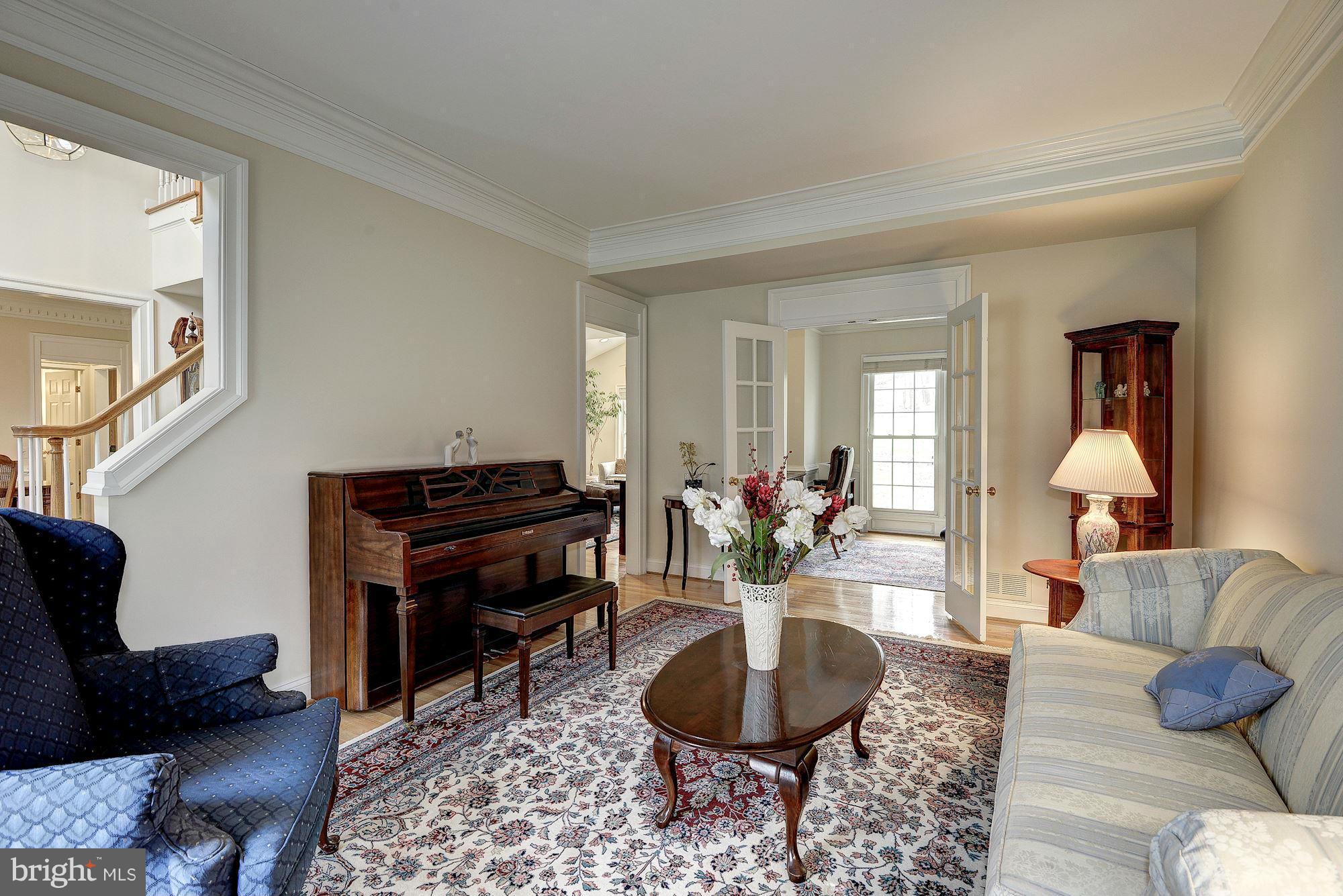 3100 Saddle Crest Lane Oakton, VA 22124 - Photo 5 of 30 Living Room