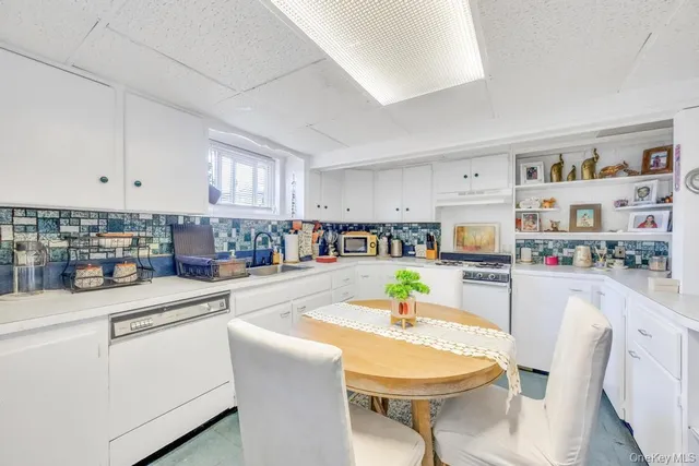 $660,000 | 5 Park Place, Valley Stream, NY 11580