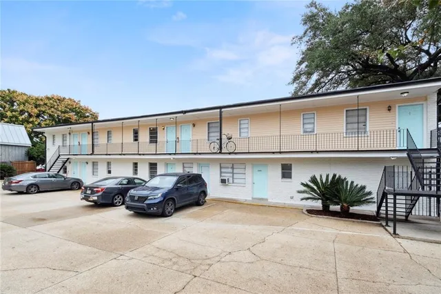 $1,100 | 4815 Magazine Street, Unit 9, New Orleans, LA 70115